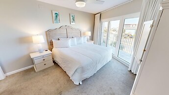 Seacrest 413 is a 2 BR Gulfside on Okaloosa Island by RedAwning