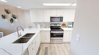 Seacrest 413 is a 2 BR Gulfside on Okaloosa Island by RedAwning