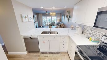 Seacrest 413 is a 2 BR Gulfside on Okaloosa Island by RedAwning