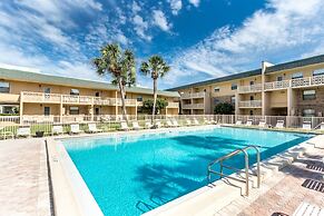 Ground Floor Pool Front Condo Sleeps 8 with easy beach access by RedAw
