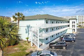 Ground Floor Pool Front Condo Sleeps 8 with easy beach access by RedAw