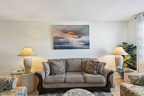 Venus 308 overlooking pool Easy Beach Access by RedAwning