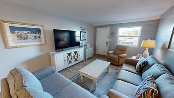 Venus 112 - Ground Floor 2 BR easy access to the beach and pool by Red