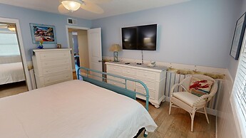 Venus 112 - Ground Floor 2 BR easy access to the beach and pool by Red