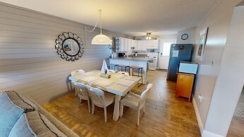 Venus 112 - Ground Floor 2 BR easy access to the beach and pool by Red