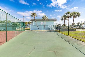 Venus 112 - Ground Floor 2 BR easy access to the beach and pool by Red