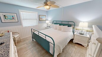 Venus 112 - Ground Floor 2 BR easy access to the beach and pool by Red