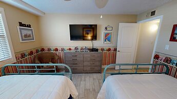 Venus 112 - Ground Floor 2 BR easy access to the beach and pool by Red