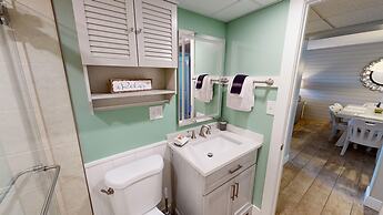 Venus 112 - Ground Floor 2 BR easy access to the beach and pool by Red