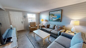 Venus 112 - Ground Floor 2 BR easy access to the beach and pool by Red