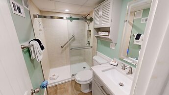 Venus 112 - Ground Floor 2 BR easy access to the beach and pool by Red