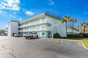 Venus 306 is a 3 BR steps to Pool with easy beach access - sleeps 9 by