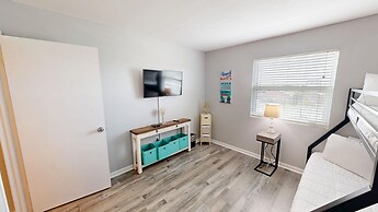 Venus 306 is a 3 BR steps to Pool with easy beach access - sleeps 9 by