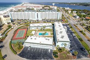 Venus 306 is a 3 BR steps to Pool with easy beach access - sleeps 9 by