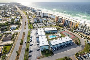 Venus 306 is a 3 BR steps to Pool with easy beach access - sleeps 9 by