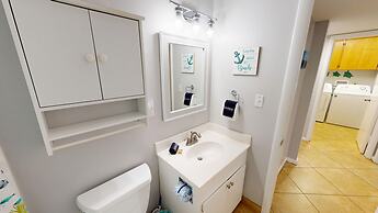 Venus 306 is a 3 BR steps to Pool with easy beach access - sleeps 9 by