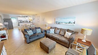 Venus 306 is a 3 BR steps to Pool with easy beach access - sleeps 9 by