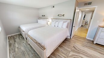 Venus 306 is a 3 BR steps to Pool with easy beach access - sleeps 9 by