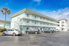 Venus 306 is a 3 BR steps to Pool with easy beach access - sleeps 9 by