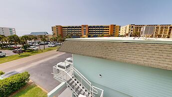 Venus 306 is a 3 BR steps to Pool with easy beach access - sleeps 9 by