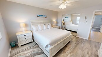 Venus 306 is a 3 BR steps to Pool with easy beach access - sleeps 9 by