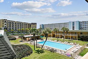 Venus 306 is a 3 BR steps to Pool with easy beach access - sleeps 9 by