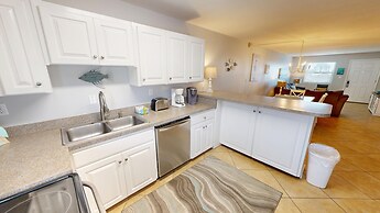 Venus 306 is a 3 BR steps to Pool with easy beach access - sleeps 9 by