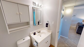 Venus 306 is a 3 BR steps to Pool with easy beach access - sleeps 9 by