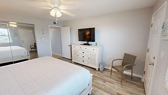 Venus 306 is a 3 BR steps to Pool with easy beach access - sleeps 9 by