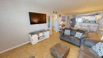 Venus 306 is a 3 BR steps to Pool with easy beach access - sleeps 9 by