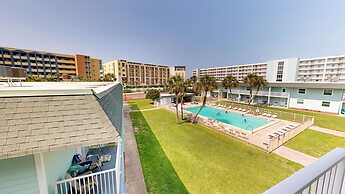 Venus 306 is a 3 BR steps to Pool with easy beach access - sleeps 9 by