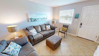 Venus 306 is a 3 BR steps to Pool with easy beach access - sleeps 9 by