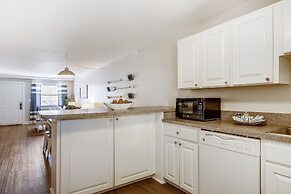 Venus 103 1 Bedroom Condo by Redawning