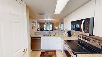 Seacrest 304 is a Gulfview 2 BR on Okaloosa Island by RedAwning