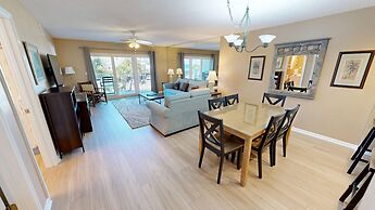 Seacrest 304 is a Gulfview 2 BR on Okaloosa Island by RedAwning