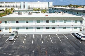 Venus 208 1 BR on Okaloosa Island with Gulf Front Access by RedAwning