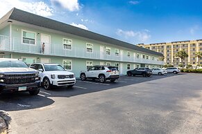Venus 208 1 BR on Okaloosa Island with Gulf Front Access by RedAwning