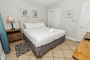 Venus 208 1 BR on Okaloosa Island with Gulf Front Access by RedAwning