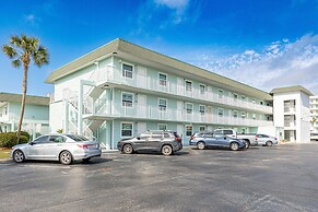 Venus 202 Second floor Pool-view 2 Bedroom with easy beach access by R