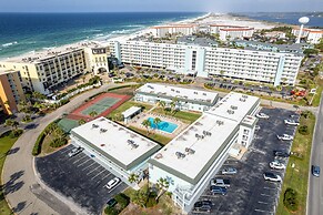 Venus 202 Second floor Pool-view 2 Bedroom with easy beach access by R