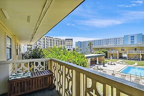 Venus 202 Second floor Pool-view 2 Bedroom with easy beach access by R