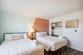 Venus 202 Second floor Pool-view 2 Bedroom with easy beach access by R