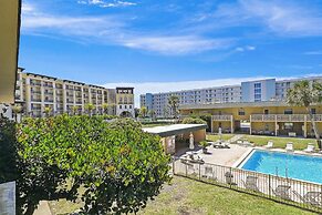 Venus 202 Second floor Pool-view 2 Bedroom with easy beach access by R