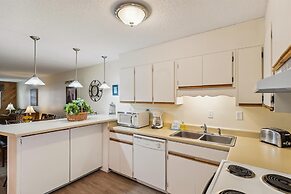 Venus 219 - 2nd Floor 1 BR on Okaloosa Island with easy beach access b