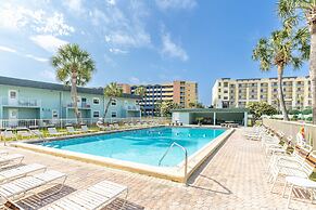 Venus 309 sleeps 10 Close to pool and beach by RedAwning