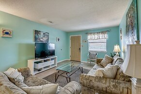 Venus 309 sleeps 10 Close to pool and beach by RedAwning