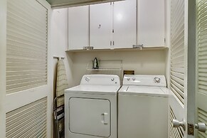 Venus 309 sleeps 10 Close to pool and beach by RedAwning