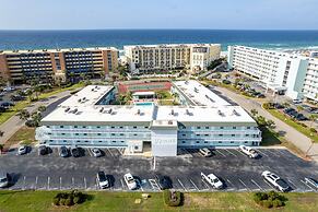 Venus 309 sleeps 10 Close to pool and beach by RedAwning