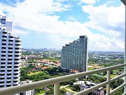 30th Floor Beach Condo With Stunning sea Views