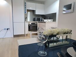 Lux Kings RD City Centre Studio Apartment Reading